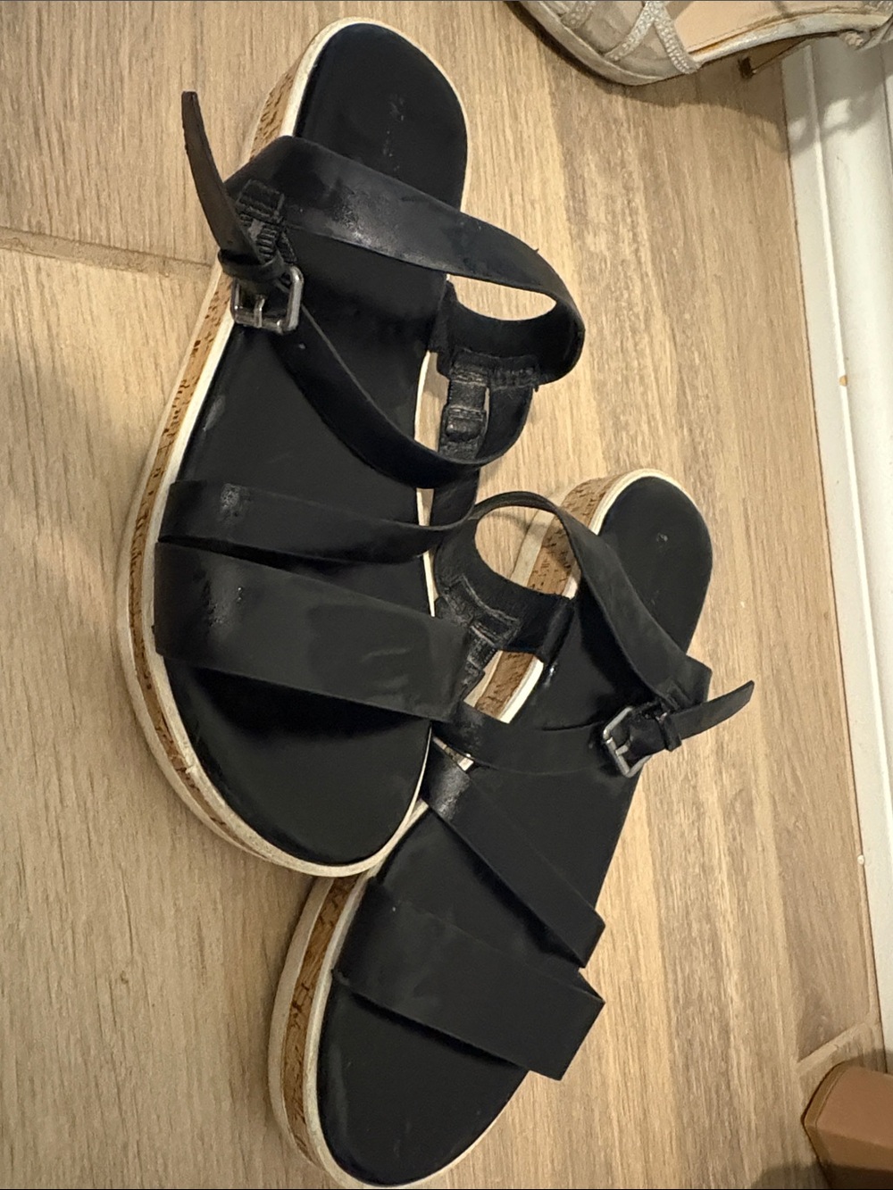 Universal Thread Black Strappy Platform Sandals